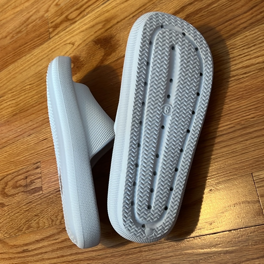 Size 8.5 Slides No Boundaries - Only black left